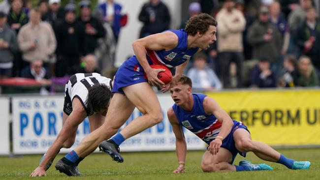 Thomas Hinds with the ball for Wandin. Picture: Valeriu Campan