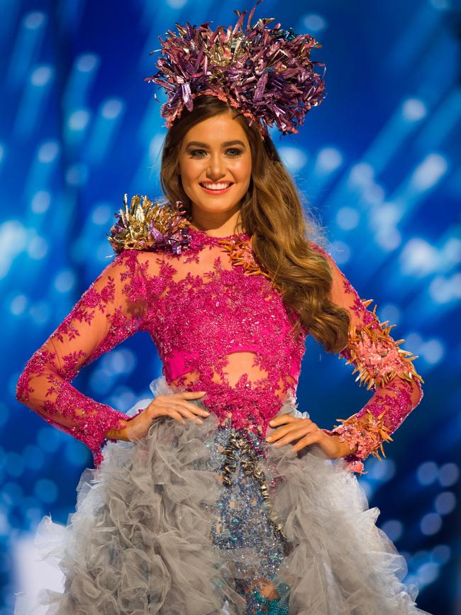 2016: Caris Tiivel’s gown represented the Great Barrier Reef.