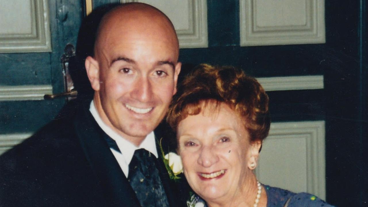 Simon Kennedy with his late mum Yvonne Kennedy, pictured at his brother's wedding in New Zealand in 2001.