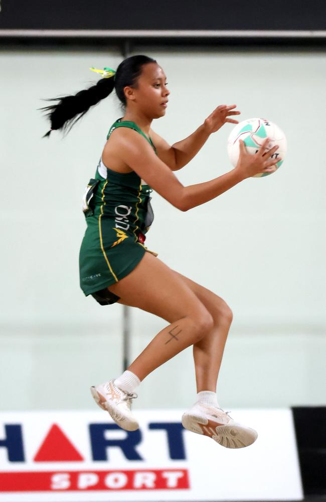 L to R, Dakota Newson Titans player and Jets player Ocean Karekare, playing in the Netball U18 grand final teams at the Nissan State Titles, on Tuesday 20th September 2022 – Photo Steve Pohlner