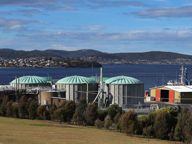 Ten million litres of treated, but unchlorinated, effluent flowed into the River Derwent from the Macquarie Point wastewater treatment plant on Monday.