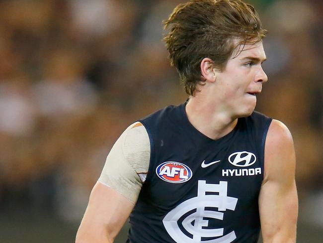 MELBOURNE, AUSTRALIA - APRIL 06:  Paddy Dow of the Blues runs with the ball during the round three AFL match between the Carlton Blues and the Collingwood Magpies at Melbourne Cricket Ground on April 6, 2018 in Melbourne, Australia.  (Photo by Darrian Traynor/Getty Images)