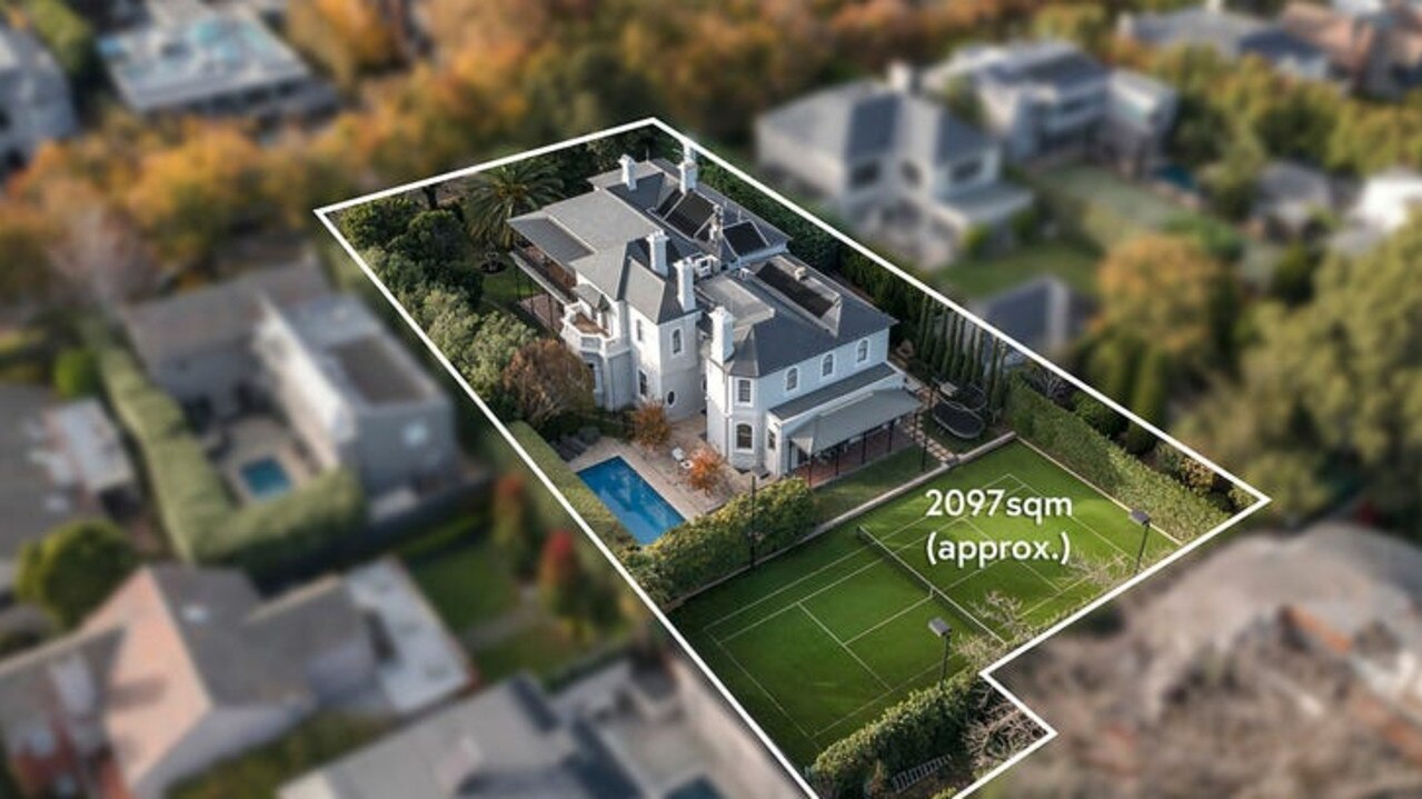 The property is based on 2097sq m.