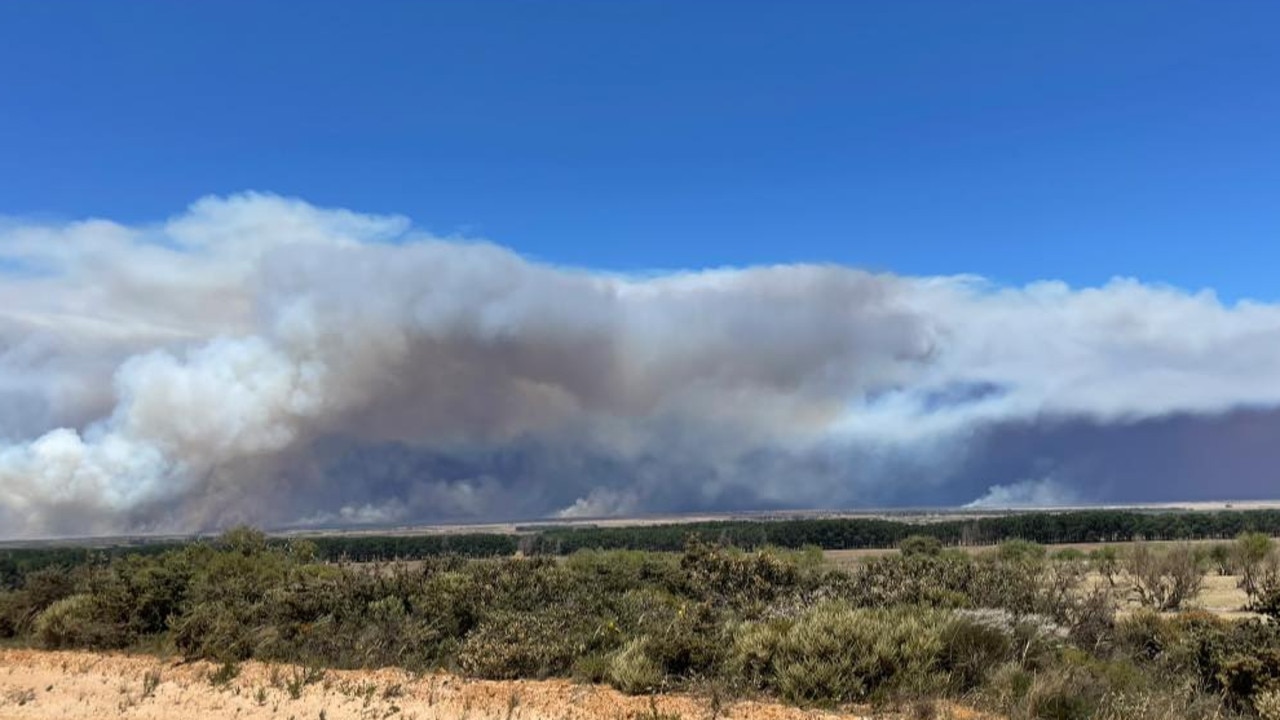 An Emergency WA warning says the fire has impacted evacuation routes. Picture: Supplied / Badgingarra Markets Facebook