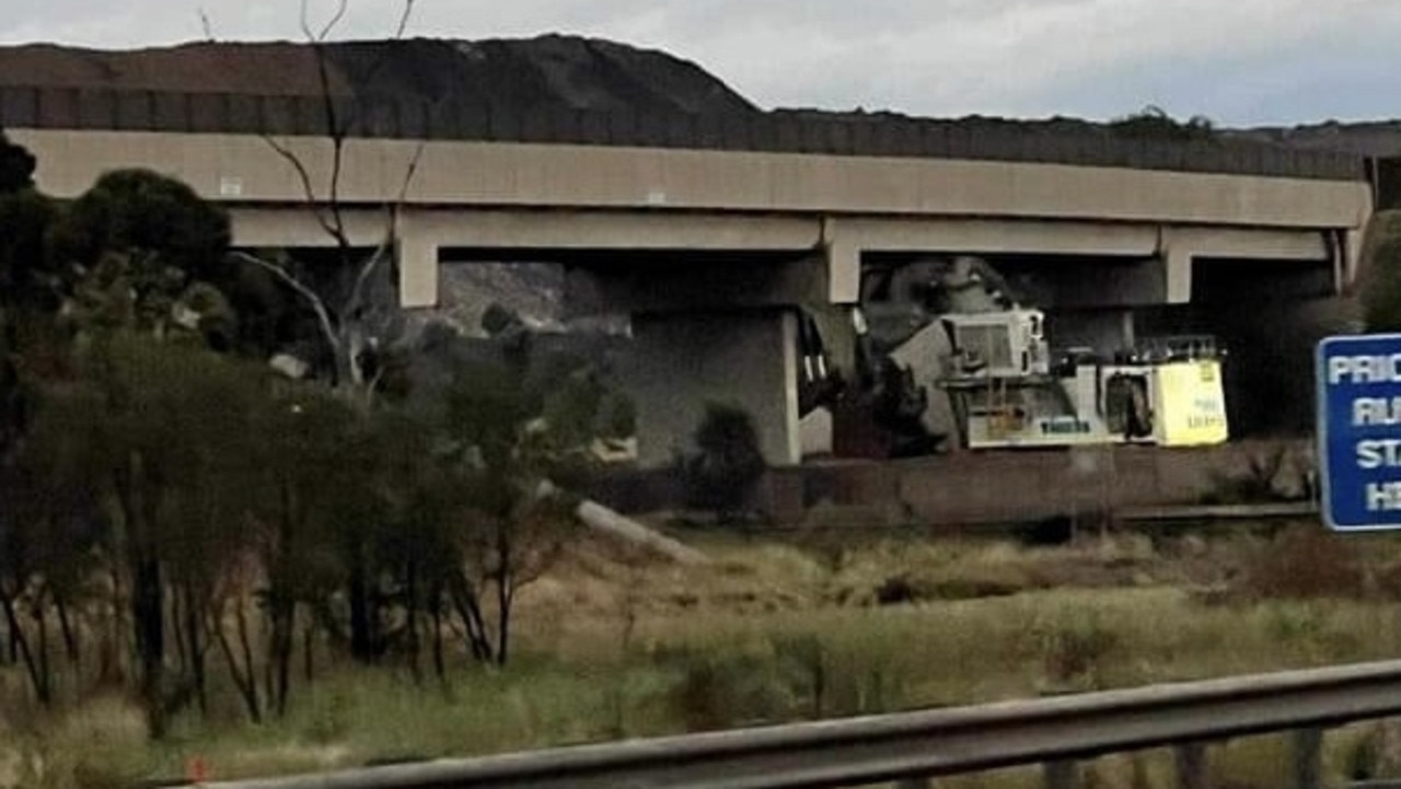 Peak Downs Highway shut after digger stuck under bridge at Caval Ridge ...