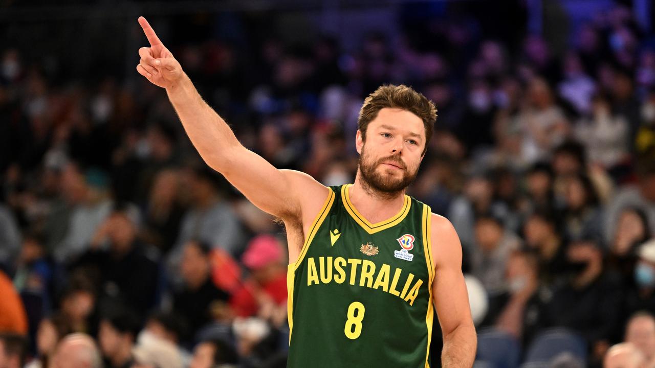 Matthew Dellavedova awaits contract bidding war in the NBA, NBA