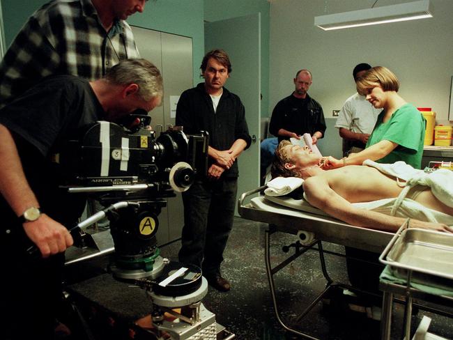 18/05/1998 PIRATE: 180598: Behind the scenes at "State Coroner". Scene in the morgue with Elaine Smith doing an autopsy. /tv programs