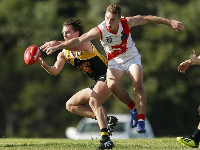 Action from Saturday’s Frankston YCW - Sorrento game. Picture: Valeriu Campan