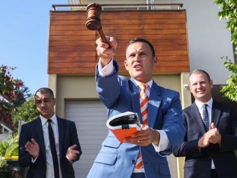 A house goes under the hammer in Sydney’s Little Bay.