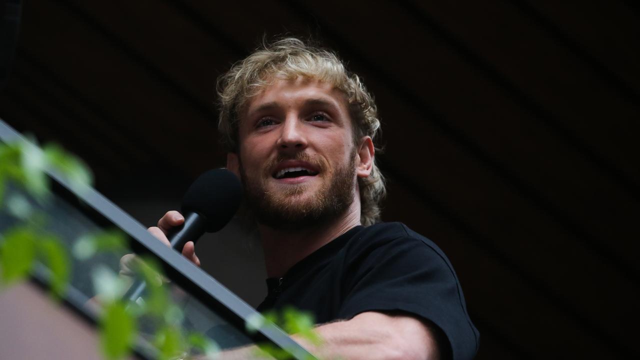 Paul interacted with fans over the balcony. Picture: NCA Newswire/Gaye Gerard