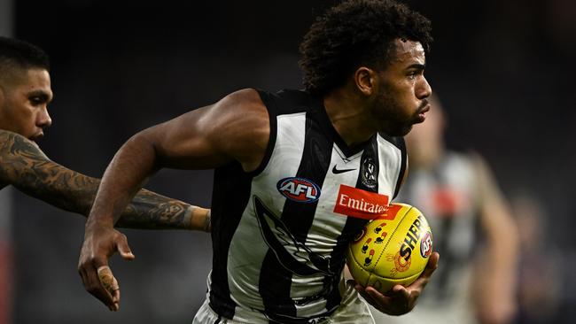 PERTH, AUSTRALIA - MAY 22: Isaac Quaynor runs with the ball during the 2022 AFL Round 10 match between the Fremantle Dockers and the Collingwood Magpies at Optus Stadium on May 22, 2022 in Perth, Australia. (Photo by Daniel Carson/AFL Photos via Getty Images)