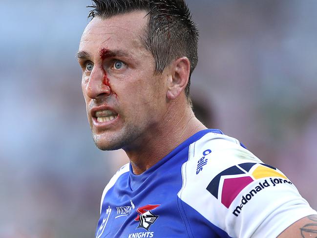 SYDNEY, AUSTRALIA - OCTOBER 04: Mitchell Pearce of the Knights looks on during the NRL Elimination Final match between the South Sydney Rabbitohs and the Newcastle Knights at ANZ Stadium on October 04, 2020 in Sydney, Australia. (Photo by Mark Kolbe/Getty Images)