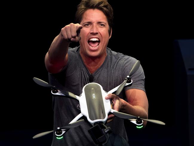 GoPro CEO Nick Woodman displays a new foldable Karma drone during a press event in Olympic Valley, California on September 19, 2016. / AFP PHOTO / JOSH EDELSON