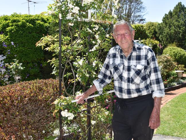 95-year-old gardener’s amazing tribute to lost wife