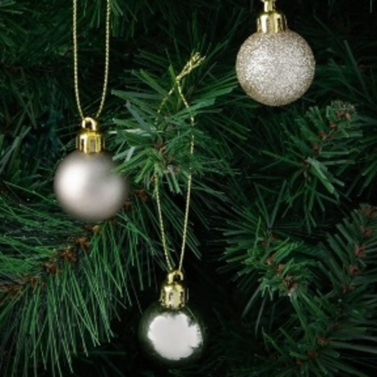 LARGE CLEAR 'SOUL MATE' FEATHER FILLED SHATTERPROOF BAUBLE.IN WHITE. 