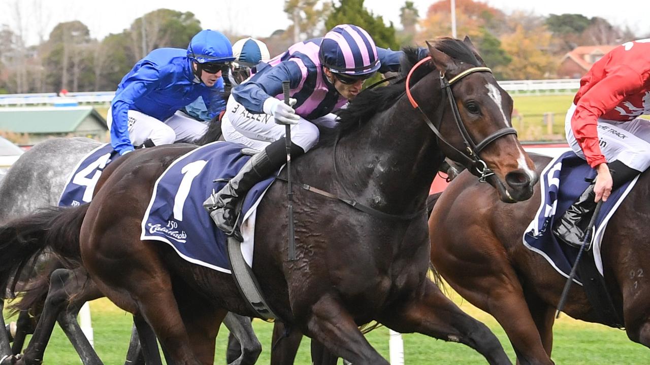 Big Swinger’s stunning burst bails out favourite backers