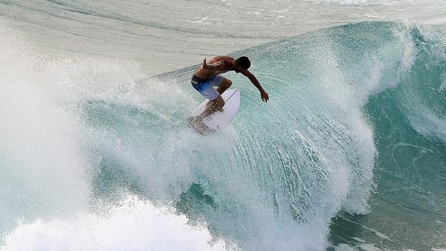 A surfer is seen at Duranbah, the northernmost beach in New South Wales, Thursday February 21, 2019. Huge swells and high tides are set to pummelling south-east Queensland and far-northern New South Wales beaches over the coming days as Cyclone Oma tracks towards the Queensland coast. (AAP Image/Dave Hunt)