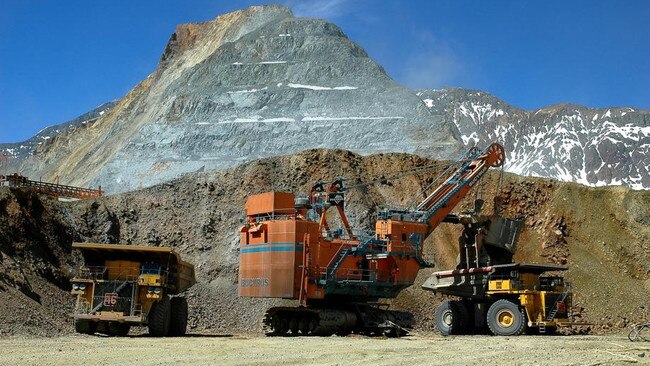 Heavy equipment is used to mine copper at the Anglo American PLC Los Bronces (Minera Sur Andes) copper mine in central Chile, October 10, 2006. Copper futures on the Shanghai Futures Exchange surged after an earthquake in Chile, the world's largest producer of the metal, knocked out power to a dozen mines and reduced output. Photographer: Alejandra Parra/Bloomberg News