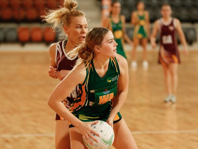 Pints wing attack Elizabeth Paice battles Falcons Karmen Sampson. Picture: Glenn Campbell