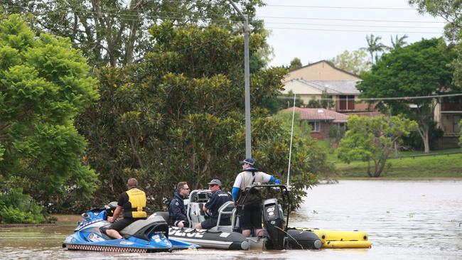Community spirit was strong on Meta Pl in Fig Tree Pocket, as flood water threatened homes.