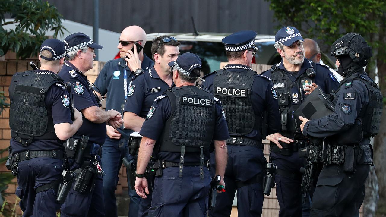 Balmoral Siege: Police called to armed man inside unit | The Courier Mail