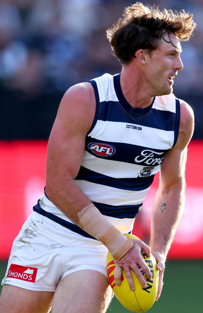 Jed Bews on return, with heavy strapping on his right pinky. Picture: Josh Chadwick/Getty Images