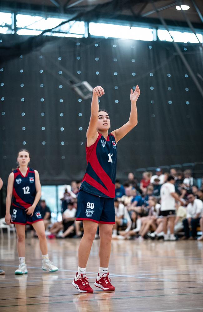 Layla Cameron playing basketball for Hillcrest Christian College. Picture: Rodney Deane