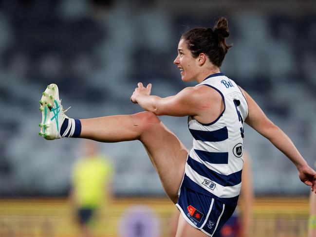 GEELONG, AUSTRALIA - AUGUST 31: Jacqueline Parry of the Cats kicks a goal during the 2024 AFLW Round 01 match between the Geelong Cats and the Melbourne Demons at GMHBA Stadium on August 31, 2024 in Geelong, Australia. (Photo by Dylan Burns/AFL Photos via Getty Images)