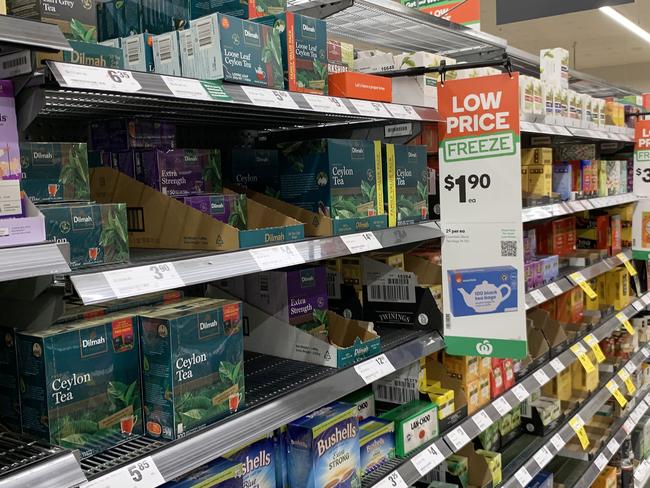 BRISBANE, AUSTRALIA - NewsWire Photos JANUARY 9, 2023: The cost-of-living pressures could bite harder in 2023 as popular policies introduced by the nationÃs major supermarket chains come to an end. A stocked shelf at Woolworths. Picture: NCA NewsWire/Tertius Pickard