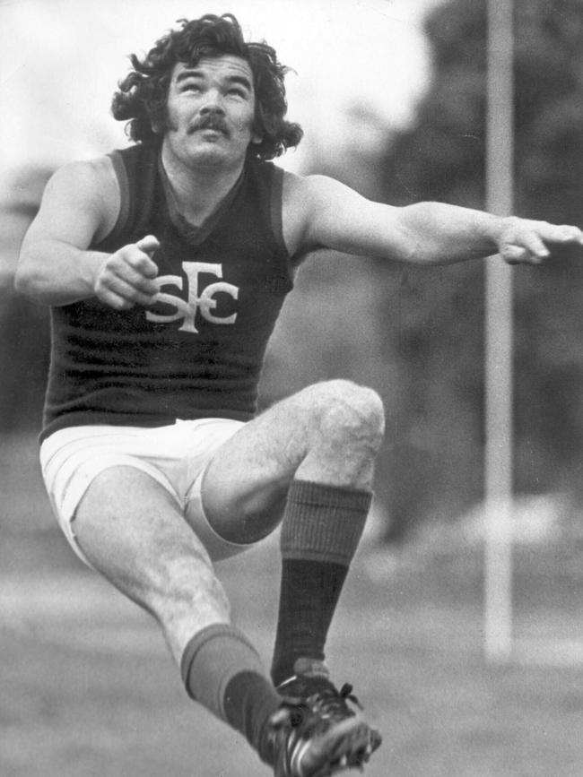 Ron Best kicked more than 100 goals for three Bendigo league clubs, Golden Square, Sandhurst and Northern United.