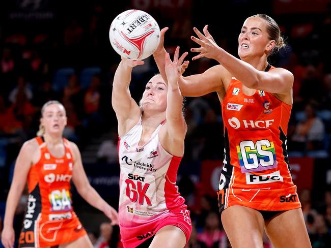 Giants GS Matisse Letherbarrow competes with Thunderbirds’ Sanmarie Visser earlier this year. Picture: Getty Images