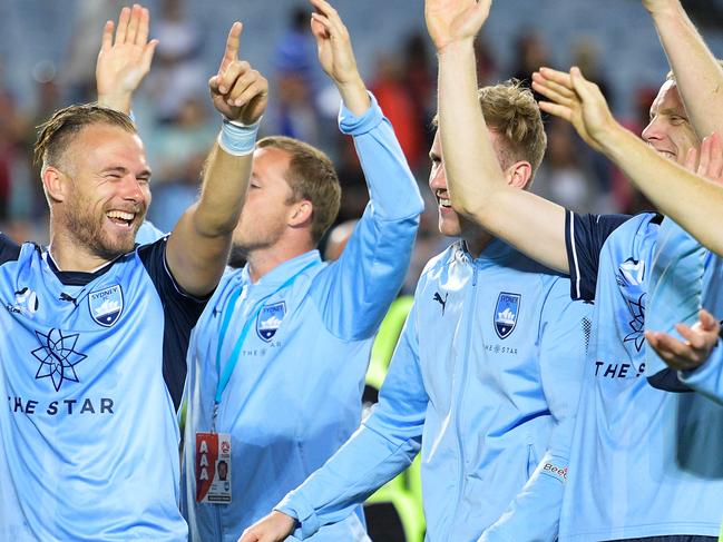 SYDNEY, AUSTRALIA - DECEMBER 09: Sydney players celebrate victory during the round 10 A-League match between the Western Sydney Wanderers and Sydney FC at ANZ Stadium on December 9, 2017 in Sydney, Australia.  (Photo by Brett Hemmings/Getty Images)