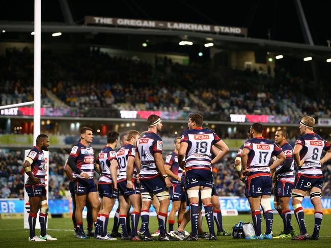 CANBERRA, AUSTRALIA - JUNE 03: The Rebels gather behind the goal lline after a Brumbies try during the round 15 Super Rugby match between the Brumbies and the Rebels at GIO Stadium on June 3, 2017 in Canberra, Australia.  (Photo by Mark Nolan/Getty Images)