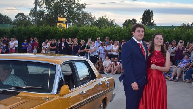 Roma State College students arriving at their formal.