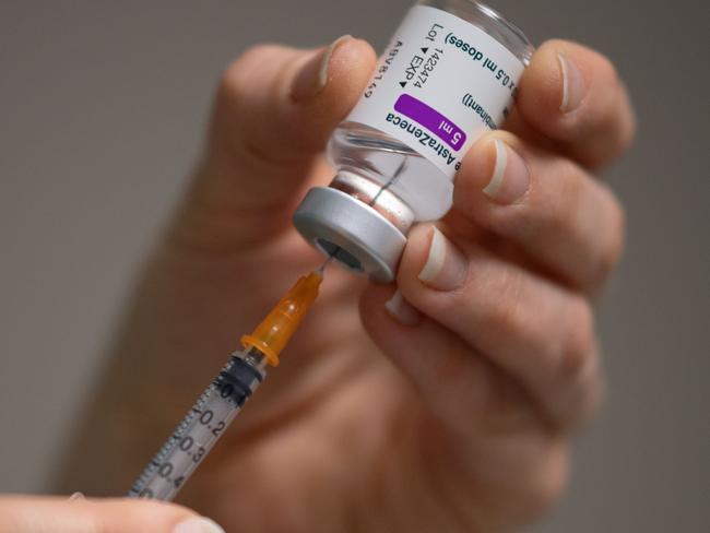 A pharmacist prepares a dose of the AstraZeneca/Oxford Covid-19 vaccine with a syringe in a pharmacy, in Savenay, western France, on April 2, 2021. (Photo by LOIC VENANCE / AFP)