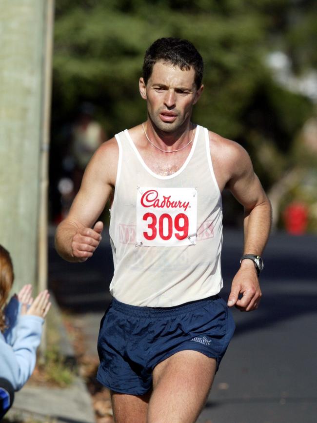 Colin Oliver heading for the finish line to win his fifth consecutive Cadbury Marathon in 2005.