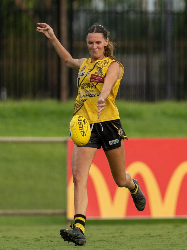 Cassie McWilliam playing for Nightcliff in the 2024-25 NTFL season. Picture: Tymunna Clements / AFLNT Media