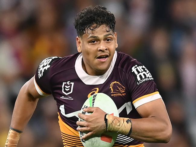 BRISBANE, AUSTRALIA - SEPTEMBER 23:  Selwyn Cobbo of the Broncos runs the ball during the NRL Preliminary Final match between Brisbane Broncos and New Zealand Warriors at Suncorp Stadium on September 23, 2023 in Brisbane, Australia. (Photo by Albert Perez/Getty Images)