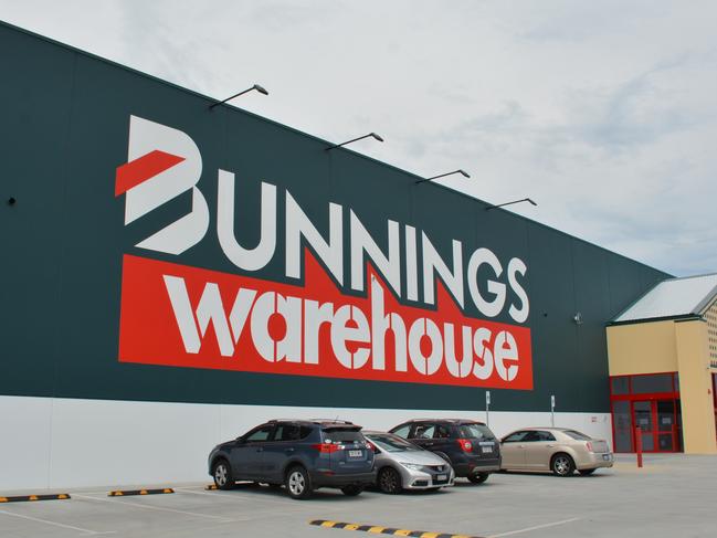 A new mega Bunnings opening its doors in Western Australia is the state’s biggest, featuring a nation-first for the ever-popular hardware chain and full-room displays that should give Ikea a run for its money. The new store, which replaces the current Midland Warehouse, spans more than 21,000 square metres - nearly 7000 sqm larger than the existing store - with more than double the amount of car parking at about 480 bays. Picture: NCA NewsWire / Rebecca LeMay