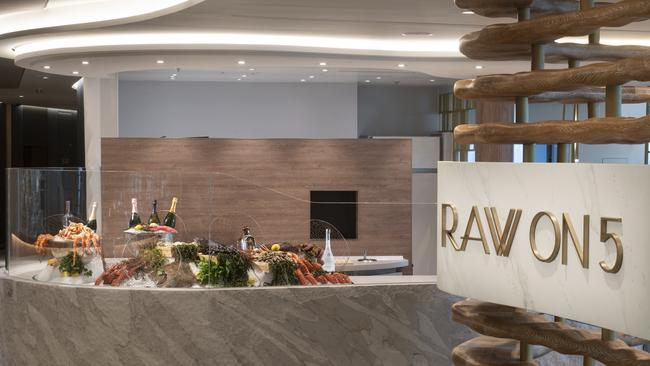 Raw On 5 offers cuisine in tune with warm-weather destinations.