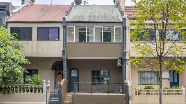 Redfern Terrace sells for $600,000 above reserve.