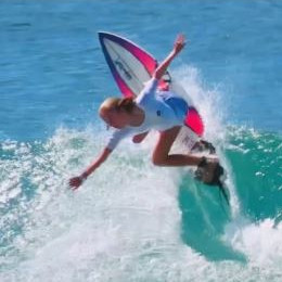 Amelia CRAIKE surfing
