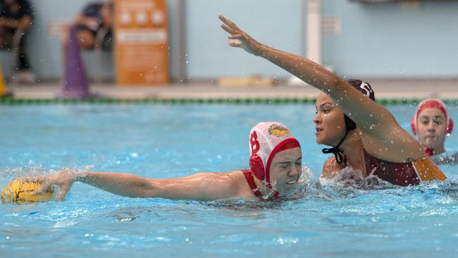 Adelaide/Hobart Jets captain Sophie Munchenberg in action against Queensland Thunder’s Bridget Leeson-Smith during the AWL KAP7 Cup at the SA Aquatic and Leisure Centre on Saturday. Picture: Emma Brasier