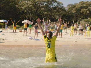 Fox Cricket Promo - Beach scene - Ellyse Perry catch celebrate