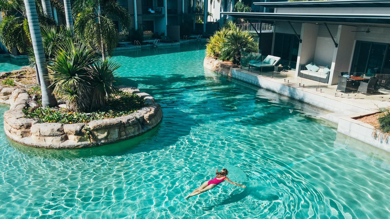 Swim up to your Mindil Suite Resort room