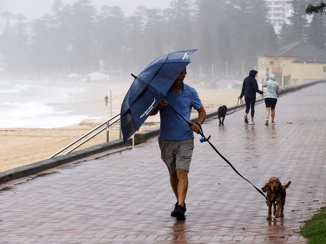 Sydneysiders have been warned to brace for the rain bomb to hit over the coming days, with city commuters urged to stay at home. Picture: Tim Hunter.