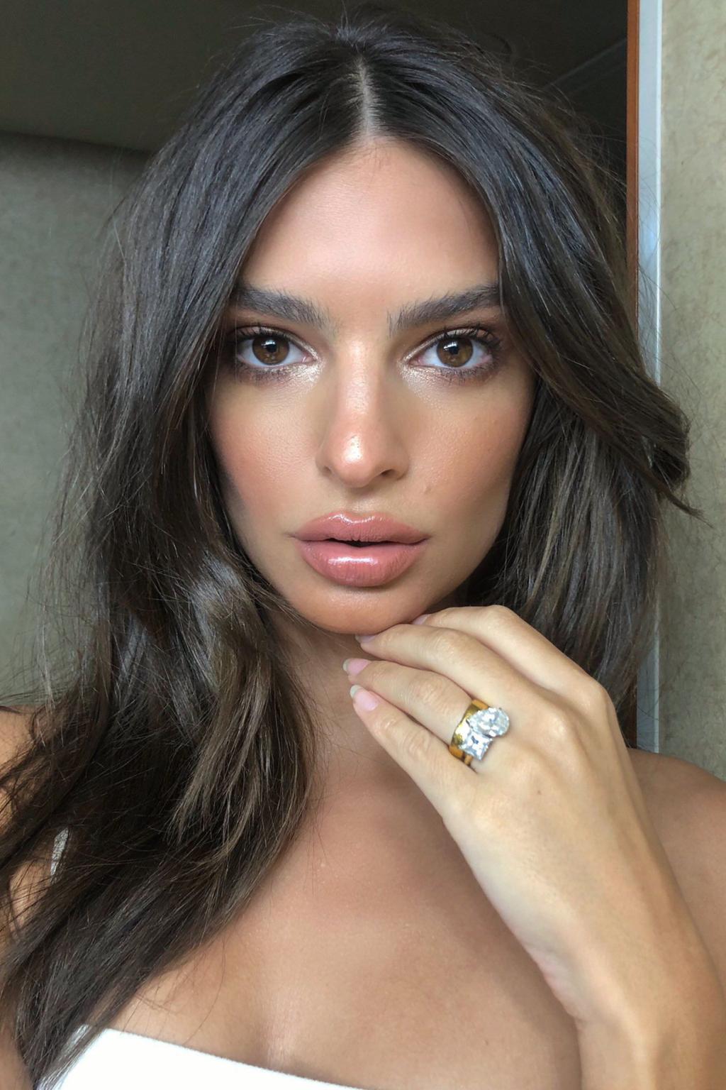 Photos Show Giant Engagement Rings That Supermodels Wear