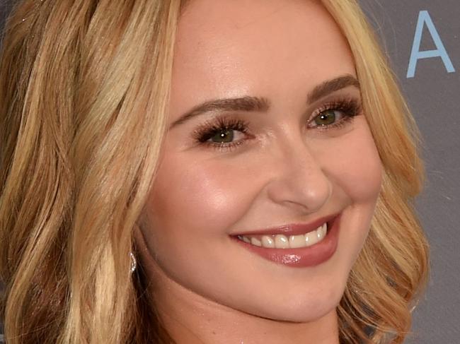 Actress Hayden Panettiere arrives for the 21st Annual Critics' Choice Awards at Barker Hangar in Santa Monica, California on January 17, 2016. / AFP / MARK RALSTON