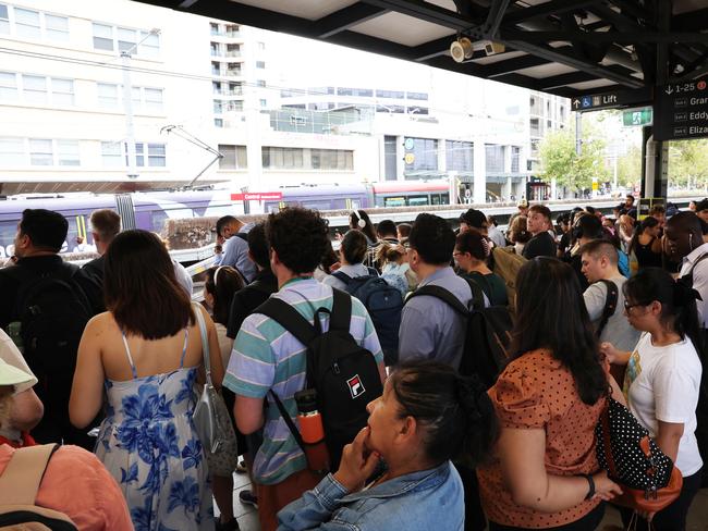 Crowds of passengers packed onto the platform waiting for delayed trains at Central Station, Sydney. Photographer: Ted Lamb