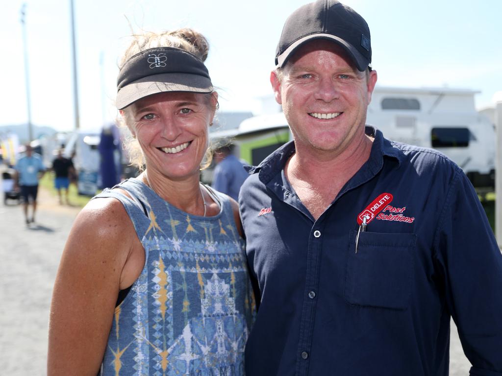 Blue skies draw residents outdoors | The Cairns Post